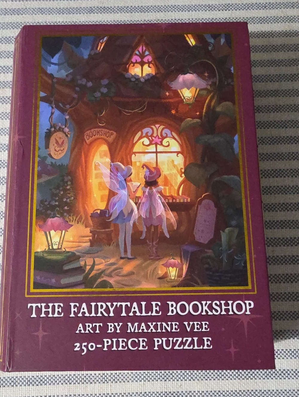 The Fairytale Bookshop 250-Piece Puzzle - Purple Cover